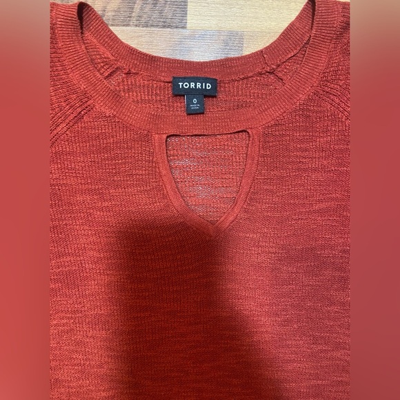 Torrid Women's Sweater Plus Size 0 Orange Keyhole Knit Lightweight Top - Picture 4 of 7